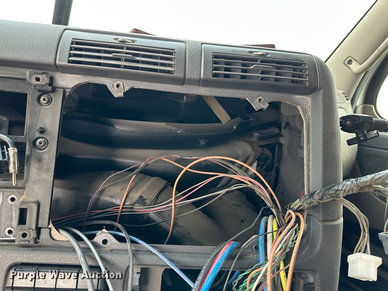 image for item JD9714 2009 Freightliner Cascadia  semi truck