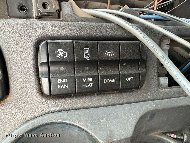 image for item JD9714 2009 Freightliner Cascadia  semi truck