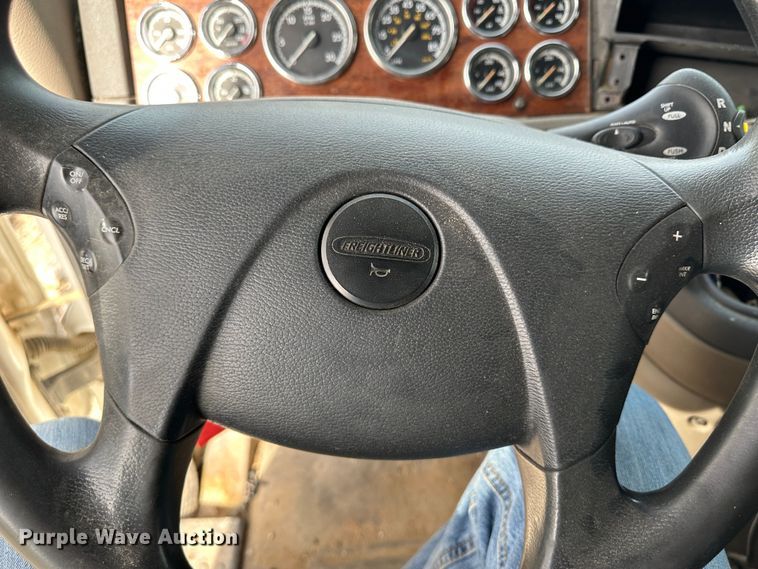 image for item JD9714 2009 Freightliner Cascadia  semi truck