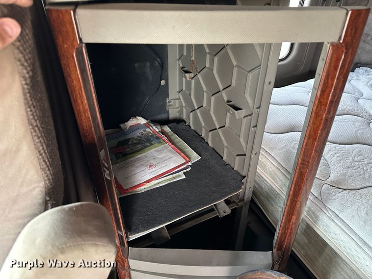 image for item JD9714 2009 Freightliner Cascadia  semi truck