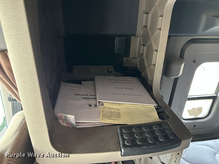 image for item JD9714 2009 Freightliner Cascadia  semi truck