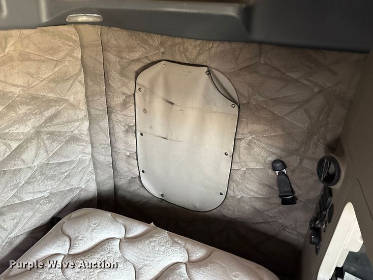 image for item JD9714 2009 Freightliner Cascadia  semi truck