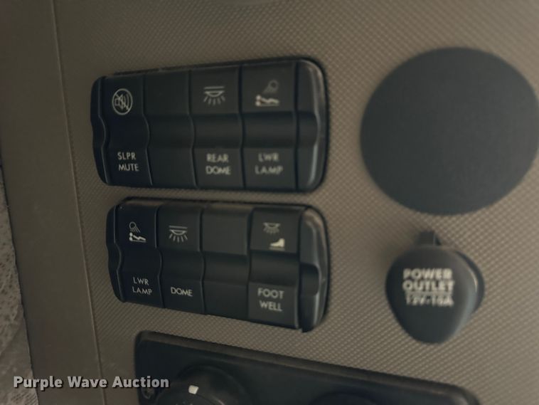 image for item JD9714 2009 Freightliner Cascadia  semi truck