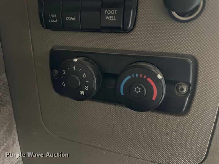 image for item JD9714 2009 Freightliner Cascadia  semi truck