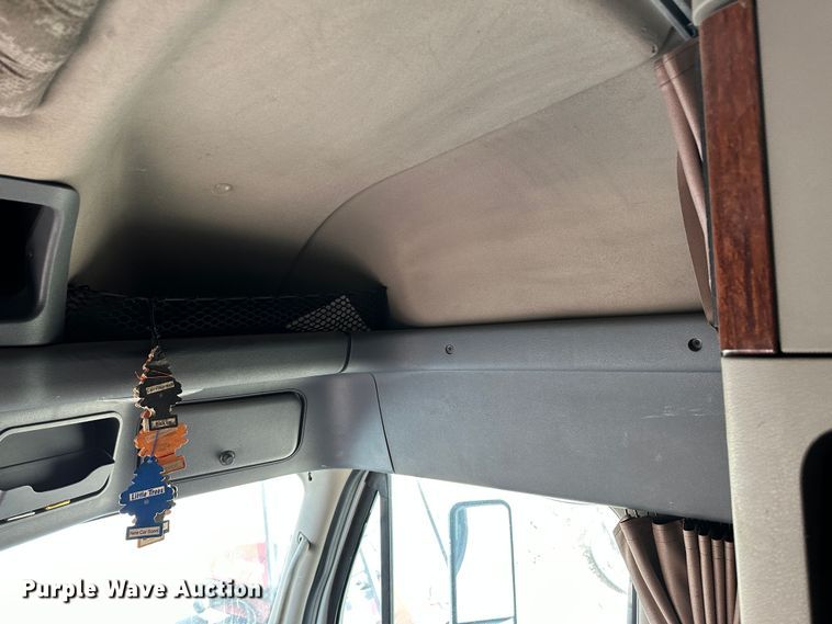 image for item JD9714 2009 Freightliner Cascadia  semi truck