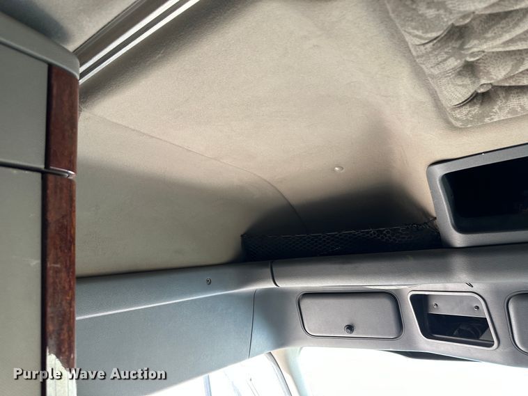 image for item JD9714 2009 Freightliner Cascadia  semi truck