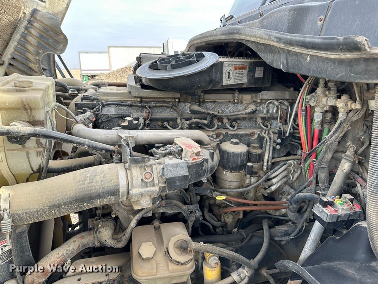 image for item JD9714 2009 Freightliner Cascadia  semi truck