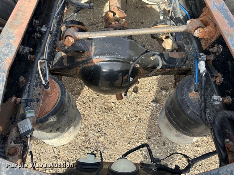 image for item JD9714 2009 Freightliner Cascadia  semi truck