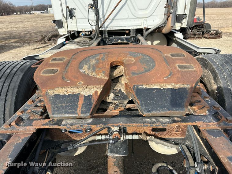 image for item JD9714 2009 Freightliner Cascadia  semi truck