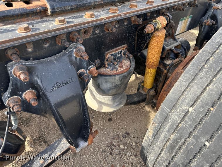 image for item JD9714 2009 Freightliner Cascadia  semi truck