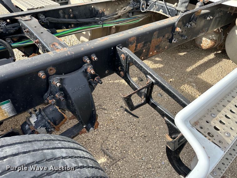 image for item JD9714 2009 Freightliner Cascadia  semi truck