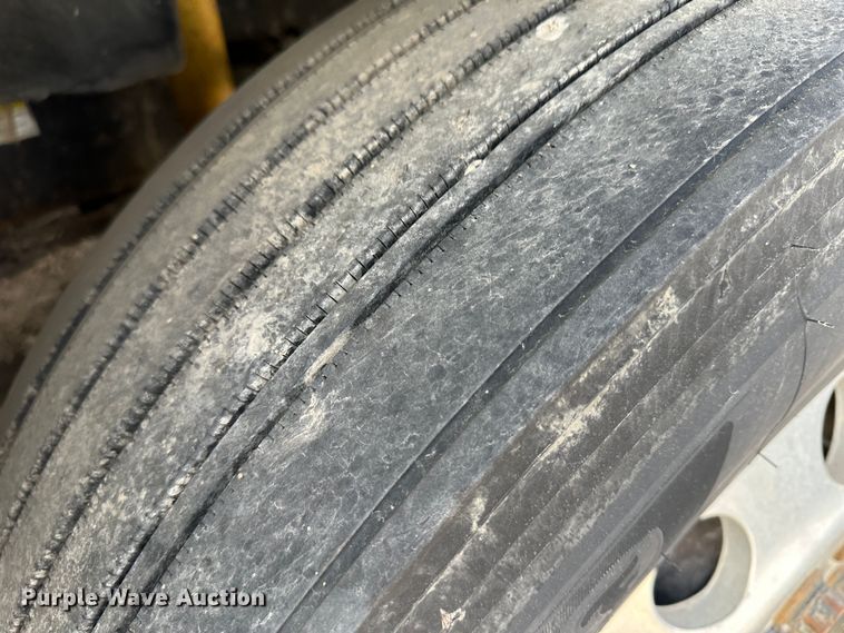 image for item JD9714 2009 Freightliner Cascadia  semi truck