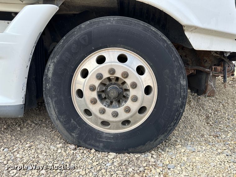 image for item JD9714 2009 Freightliner Cascadia  semi truck