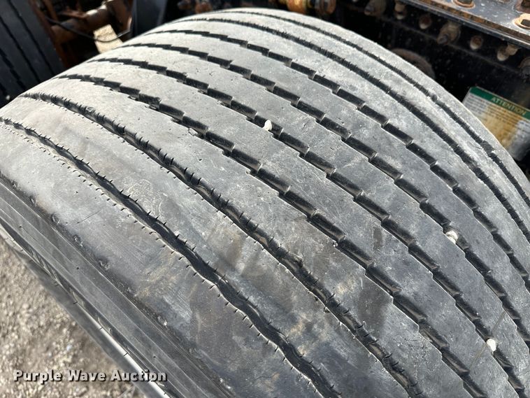 image for item JD9714 2009 Freightliner Cascadia  semi truck