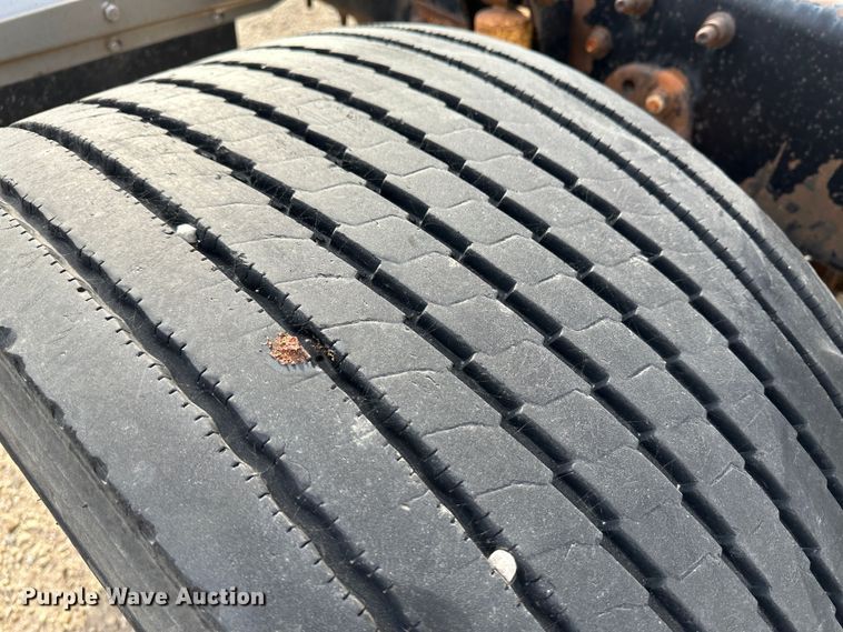 image for item JD9714 2009 Freightliner Cascadia  semi truck