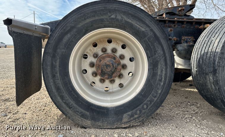 image for item JD9714 2009 Freightliner Cascadia  semi truck