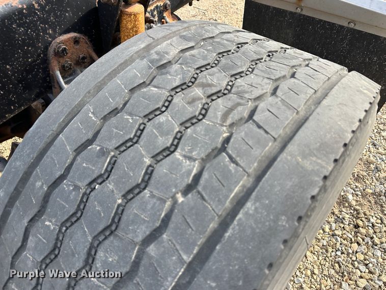 image for item JD9714 2009 Freightliner Cascadia  semi truck