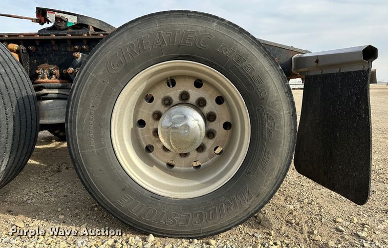 image for item JD9714 2009 Freightliner Cascadia  semi truck