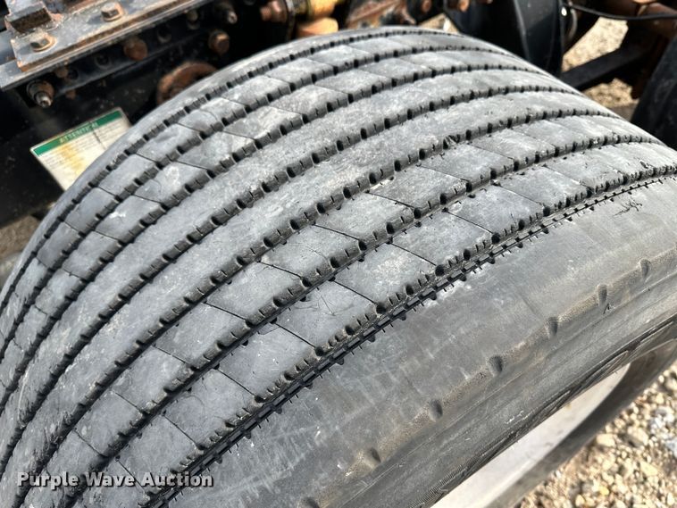 image for item JD9714 2009 Freightliner Cascadia  semi truck