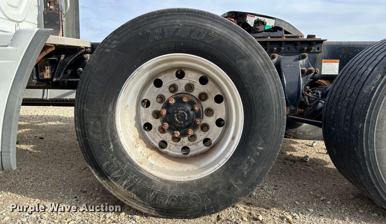 image for item JD9714 2009 Freightliner Cascadia  semi truck