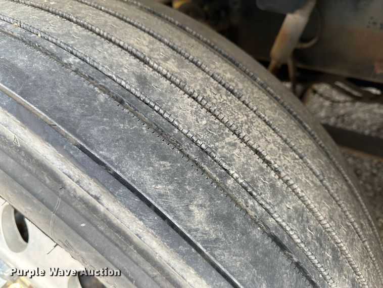 image for item JD9714 2009 Freightliner Cascadia  semi truck