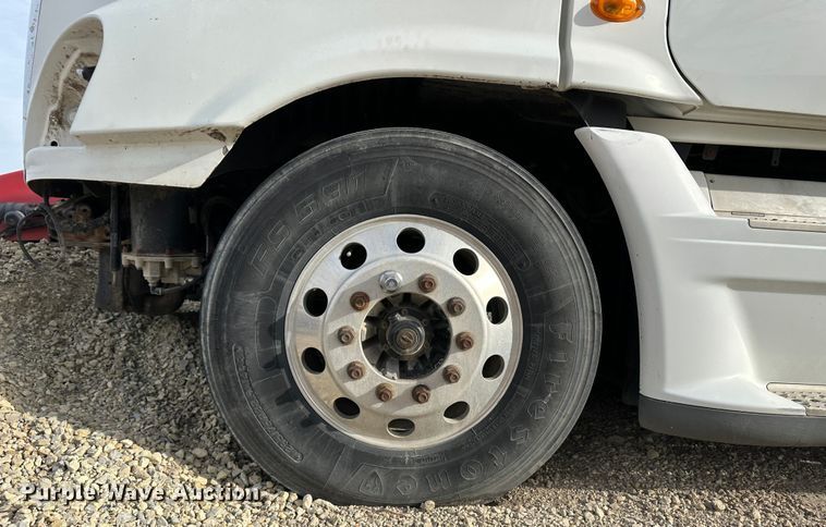 image for item JD9714 2009 Freightliner Cascadia  semi truck