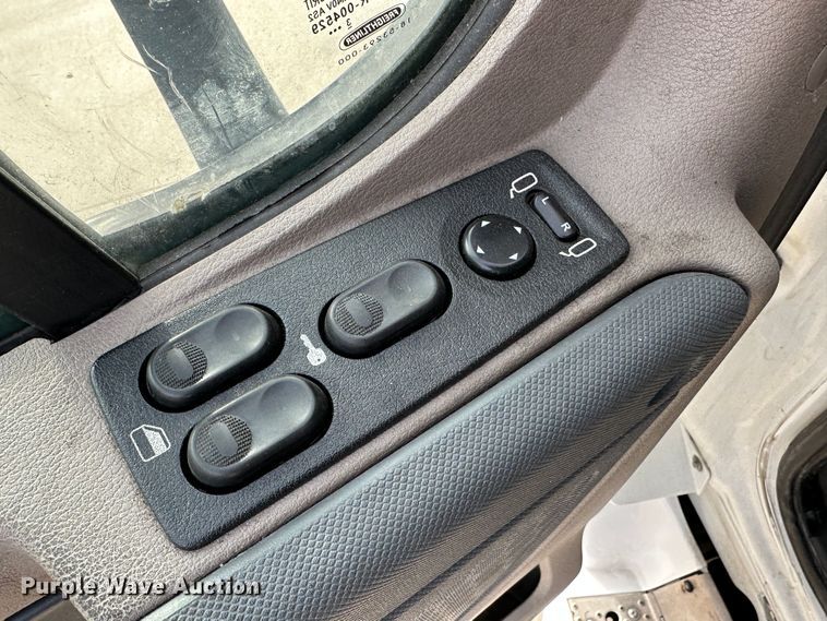 image for item JD9735 2014 Freightliner Cascadia  semi truck