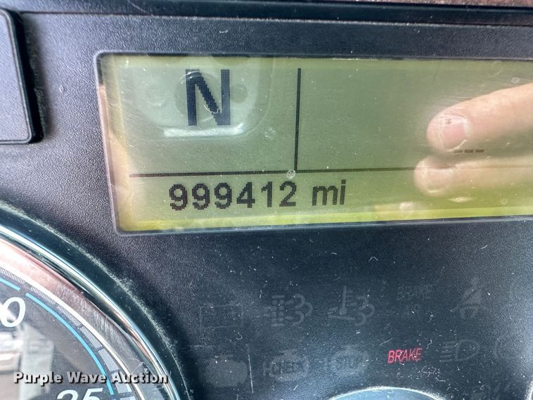 image for item JD9735 2014 Freightliner Cascadia  semi truck