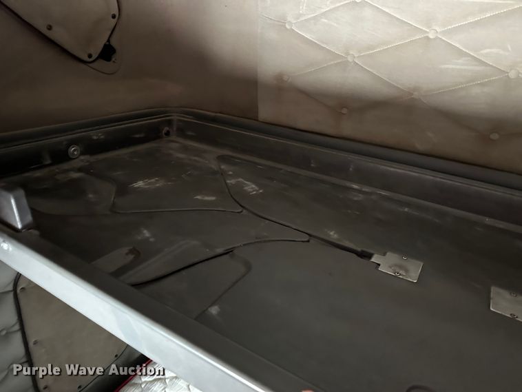 image for item JD9735 2014 Freightliner Cascadia  semi truck