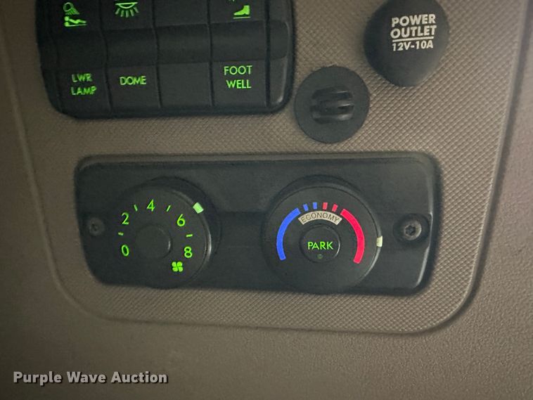 image for item JD9735 2014 Freightliner Cascadia  semi truck