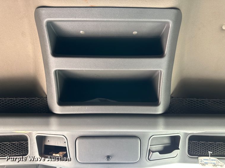 image for item JD9735 2014 Freightliner Cascadia  semi truck