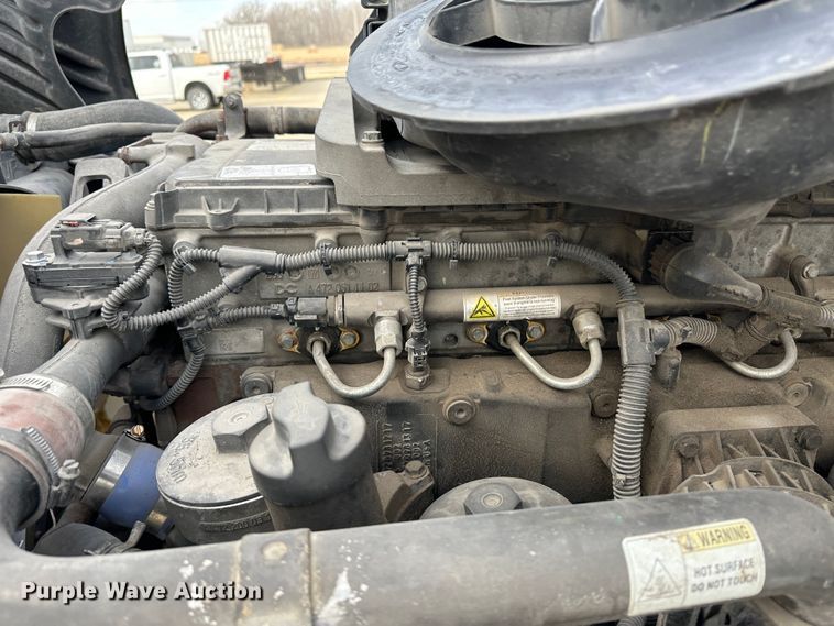 image for item JD9735 2014 Freightliner Cascadia  semi truck