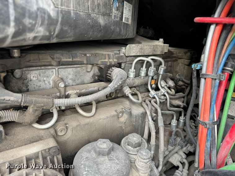 image for item JD9735 2014 Freightliner Cascadia  semi truck