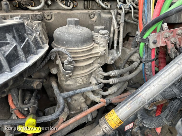 image for item JD9735 2014 Freightliner Cascadia  semi truck