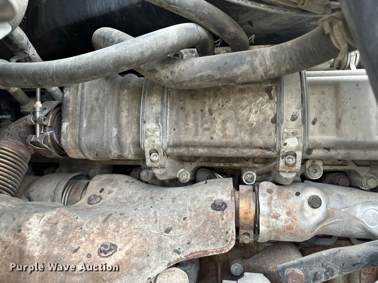 image for item JD9735 2014 Freightliner Cascadia  semi truck