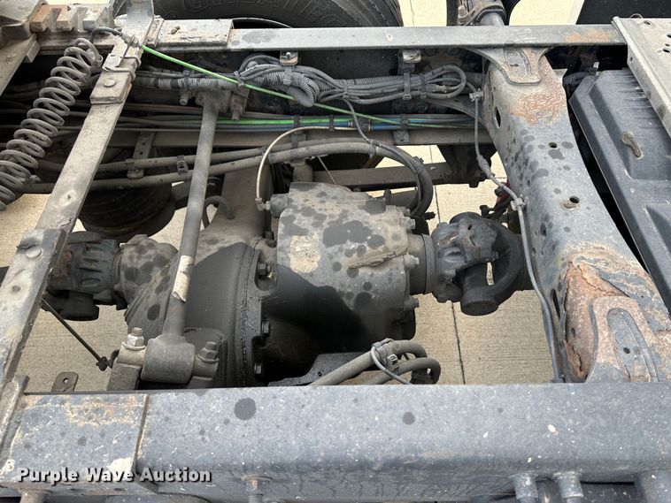 image for item JD9735 2014 Freightliner Cascadia  semi truck