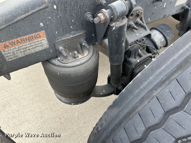 image for item JD9735 2014 Freightliner Cascadia  semi truck