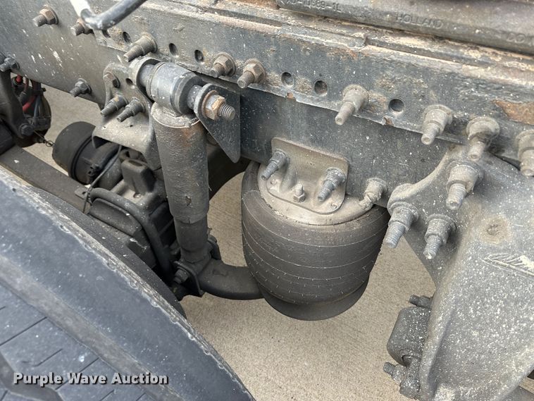 image for item JD9735 2014 Freightliner Cascadia  semi truck