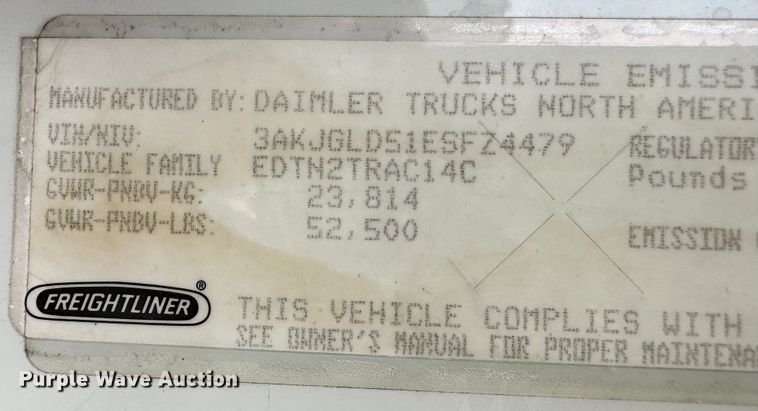image for item JD9735 2014 Freightliner Cascadia  semi truck