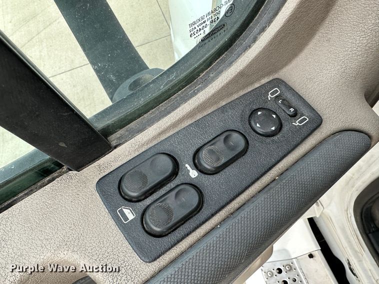 image for item JD9738 2016 Freightliner Cascadia  semi truck