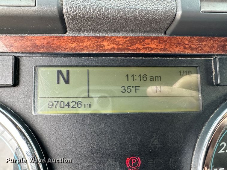 image for item JD9738 2016 Freightliner Cascadia  semi truck