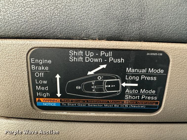 image for item JD9738 2016 Freightliner Cascadia  semi truck