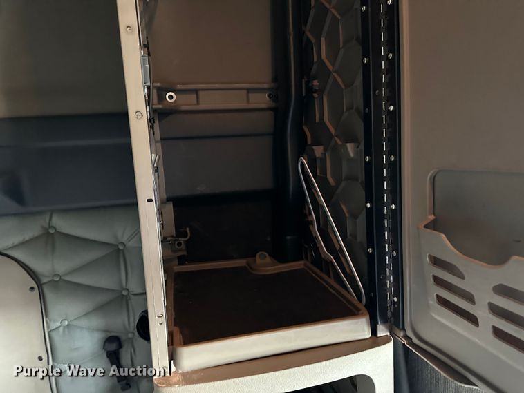 image for item JD9738 2016 Freightliner Cascadia  semi truck