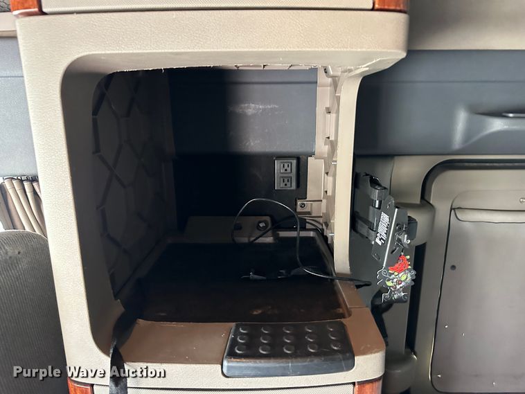 image for item JD9738 2016 Freightliner Cascadia  semi truck