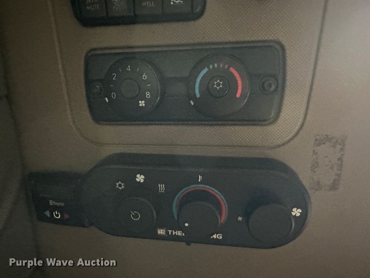 image for item JD9738 2016 Freightliner Cascadia  semi truck