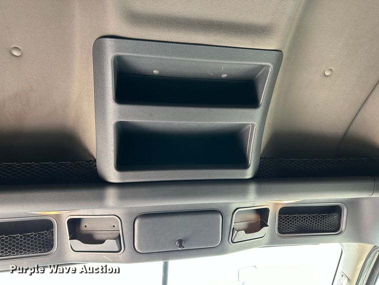 image for item JD9738 2016 Freightliner Cascadia  semi truck