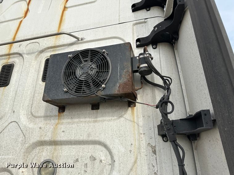 image for item JD9738 2016 Freightliner Cascadia  semi truck