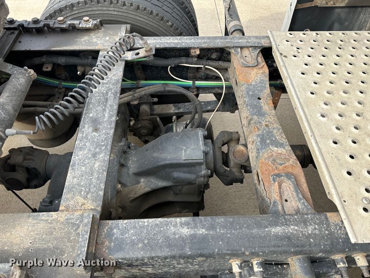 image for item JD9738 2016 Freightliner Cascadia  semi truck