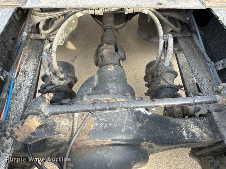 image for item JD9738 2016 Freightliner Cascadia  semi truck