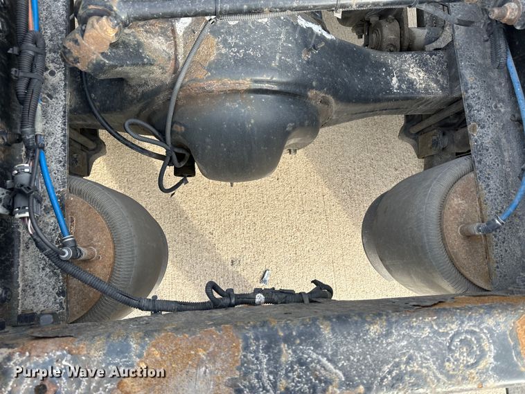 image for item JD9738 2016 Freightliner Cascadia  semi truck